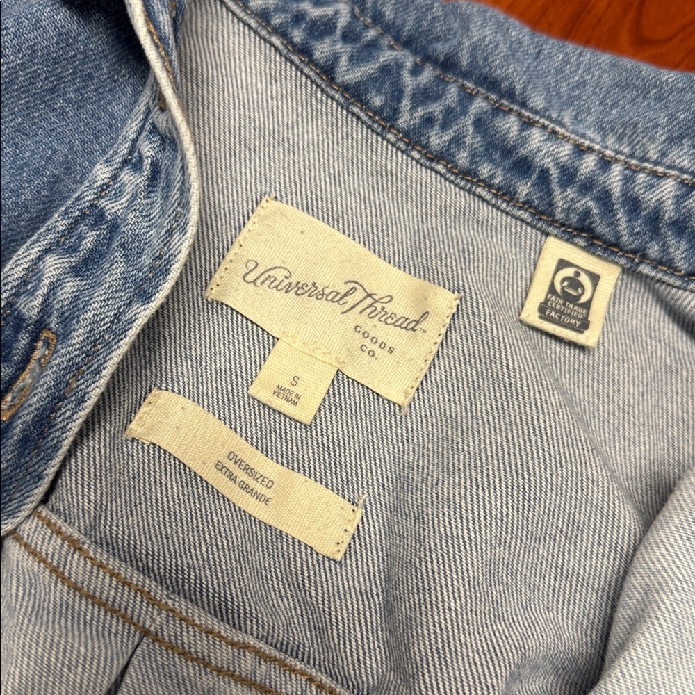 Universal thread oversized denim button down S //… - image 2